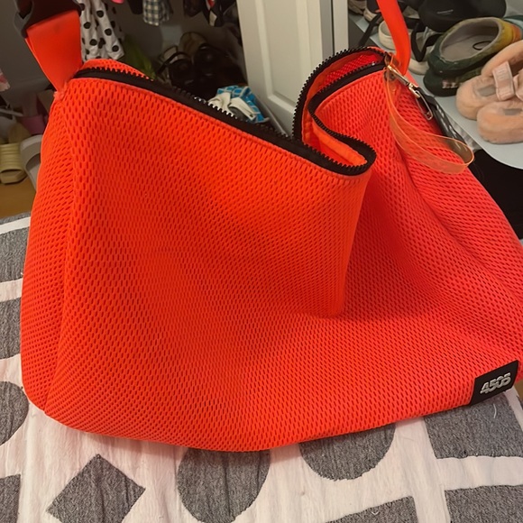 ASOS 4505 Neon Mesh Hodall with detachable inner bag - Picture 2 of 7